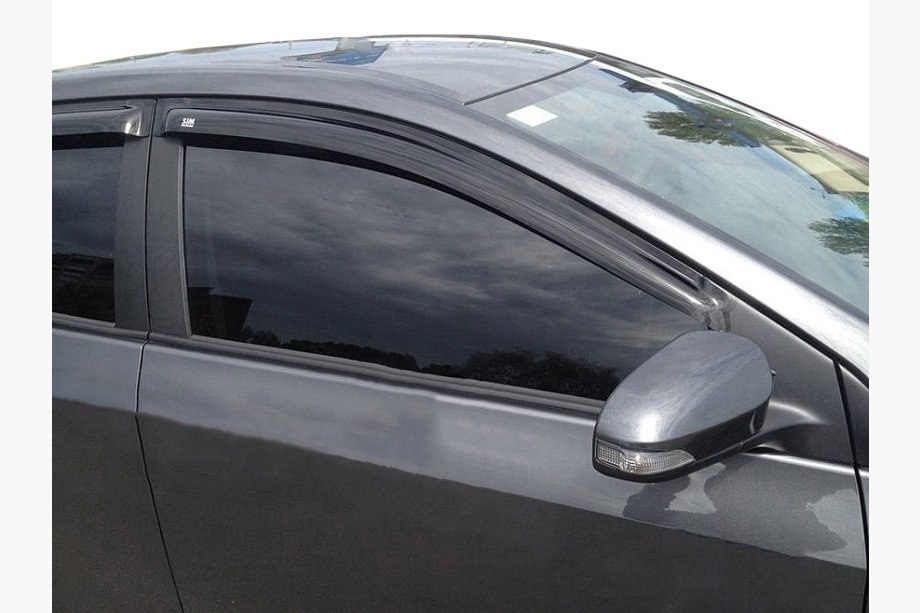 Toyota Corolla 2013-2019 Deflektory Okien (4 szt, SIM) Image