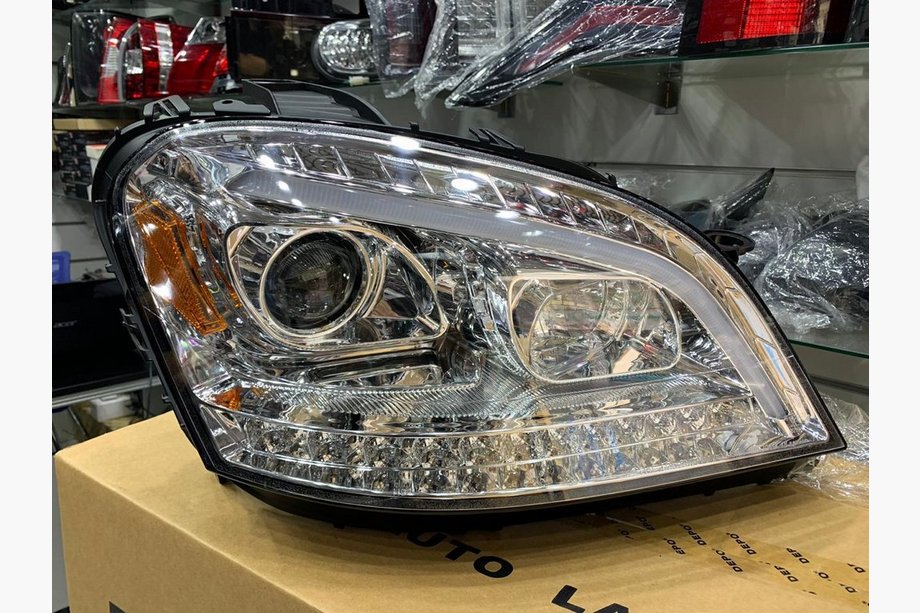 Mercedes ML W164 2005-2011 Reflektory przednie (2005-2008, 2 szt, jasne) Image