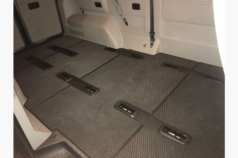 Volkswagen T5 2010-2015 Dywaniki EVA V1 (długa baza, komplet do całego wnętrza, czarne) Image