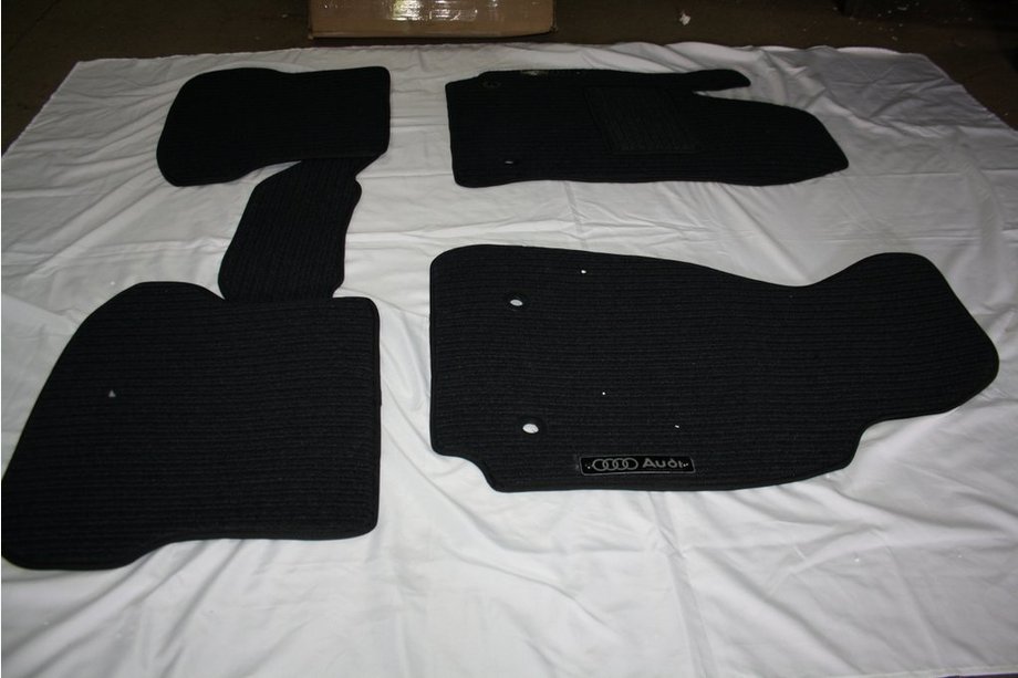 Audi A6 C7 2011-2017 Dywaniki welurowe (Corona) Image