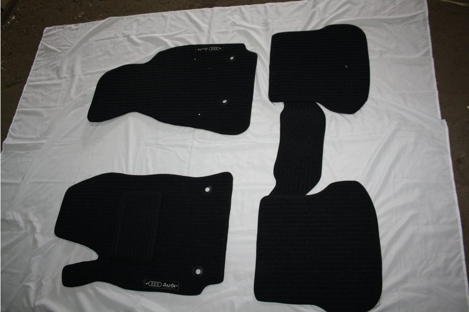 Audi Q7 2005-2015 Dywaniki welurowe (Corona) Image