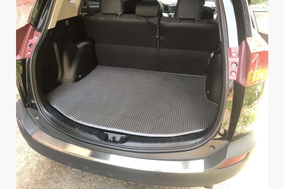 Toyota Rav 4 2013-2018 Dywanik bagażnika z wnęką na koło zapasowe (EVA, Czarny) Image