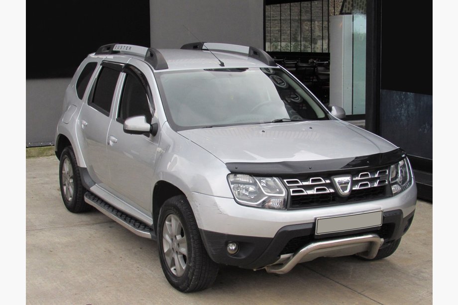Renault Duster 2008–2017 Deflektor maski EuroCap Zdjęcia 1