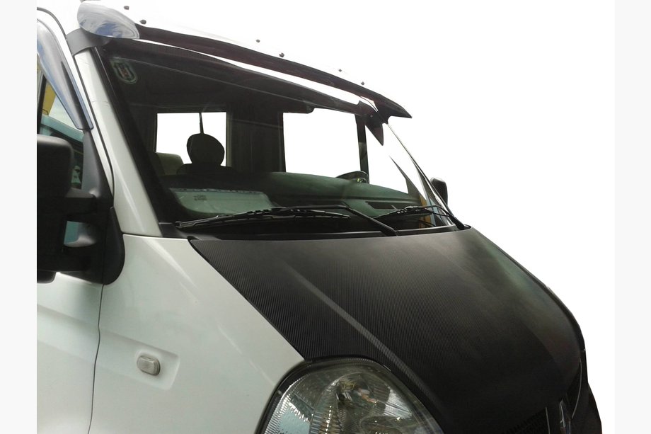 Renault Master 1998-2010 Daszek na przednią szybę V1 (czarny połysk, 5mm) Image