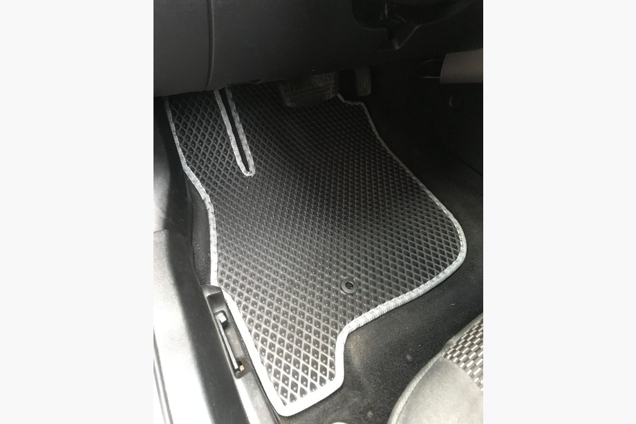 Mitsubishi Galant 2003-2012 Dywaniki EVA (czarne) Image