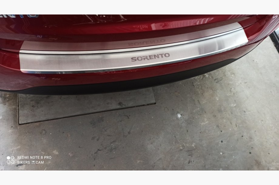 Kia Sorento II XM 2009-2014 Nakładka na tylny zderzak z rantem Nataniko (stal nierdzewna) Image