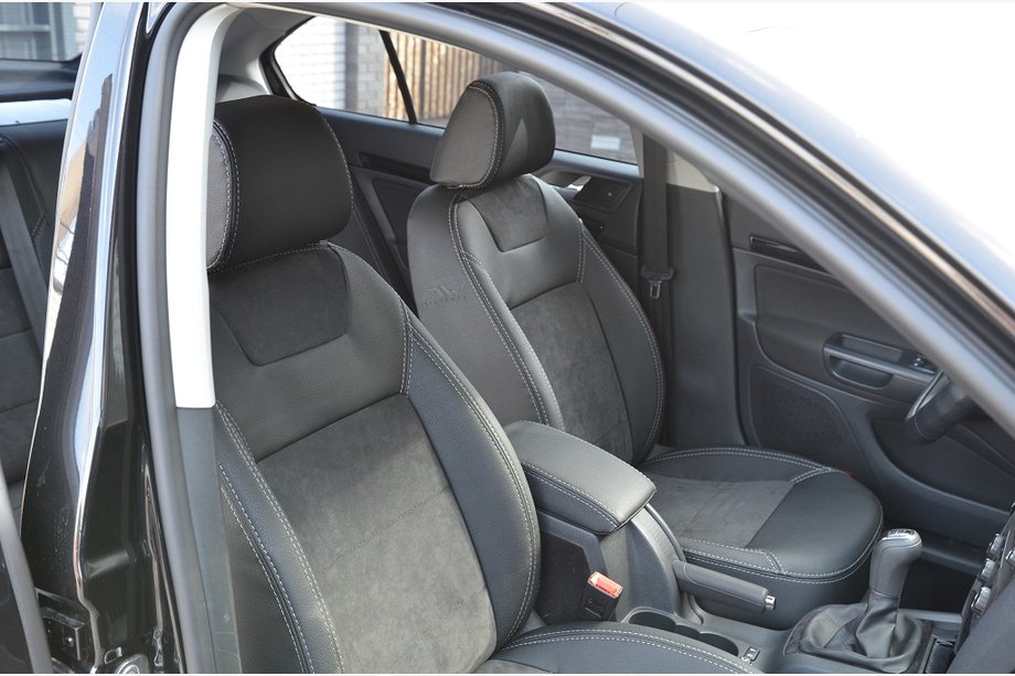 Skoda Octavia II A5 2010-2013 Pokrowce Samochodowe SoyuzAuto Skórzany Styl Image