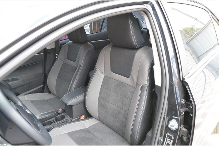 Toyota Corolla 2013-2019 Pokrowce Samochodowe Elite (Skóra Syntetyczna z Wstawkami Alcantara) Image