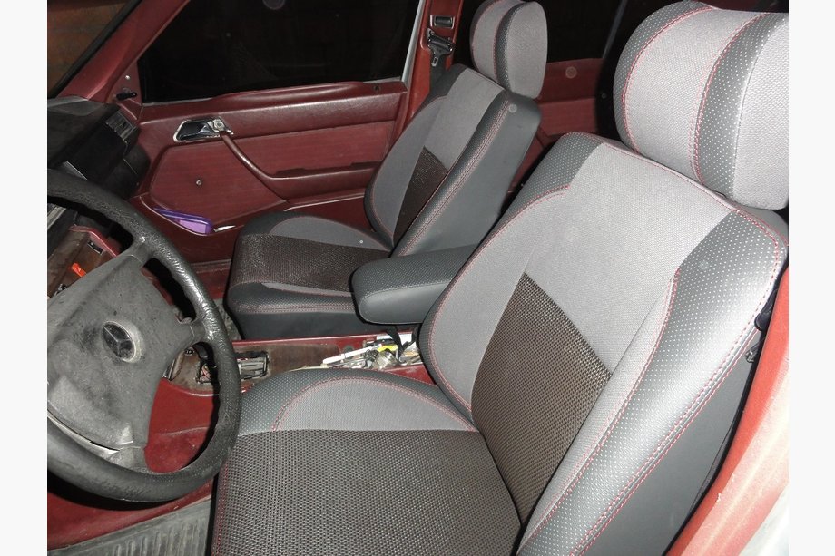 Mercedes E-class W124 1984–1997 Pokrowce Samochodowe (Skóra Syntetyczna↗Tkanina, Premium) Image