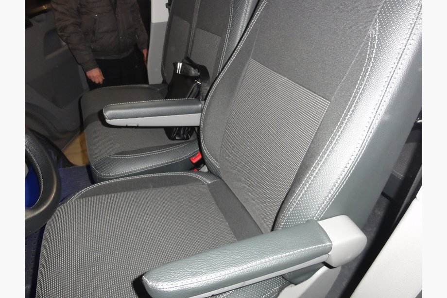 Volkswagen T5 2010-2015 Pokrowce Samochodowe (Skóra Syntetyczna↗Tkanina, Premium) Przednie fotele (2↗1) Zdjęcia 4