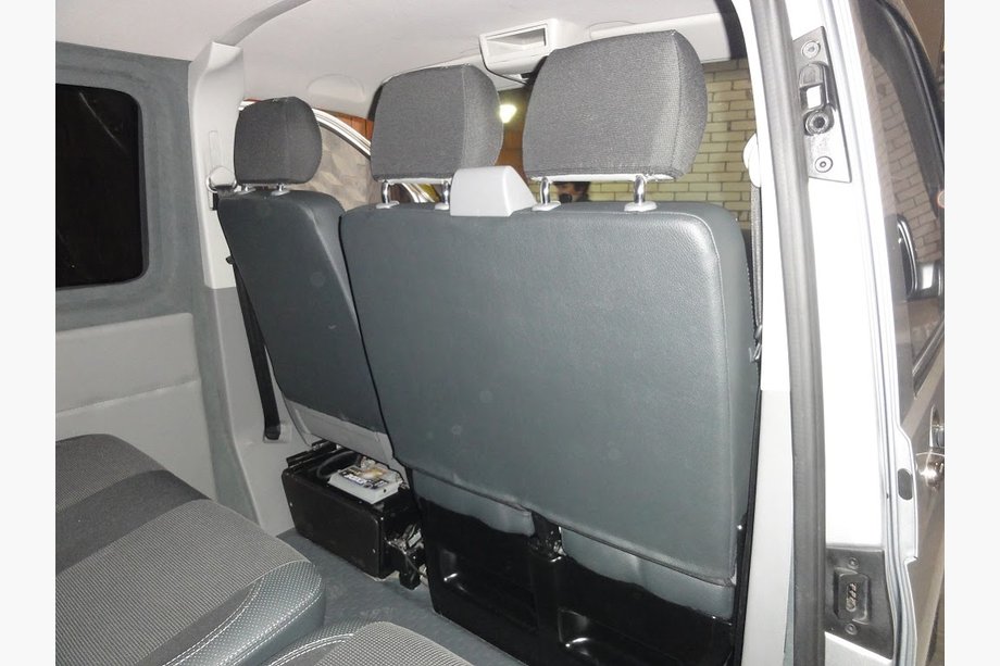 Volkswagen T5 2010-2015 Pokrowce Samochodowe (Skóra Syntetyczna↗Tkanina, Premium) Przednie fotele (2↗1) Zdjęcia 3