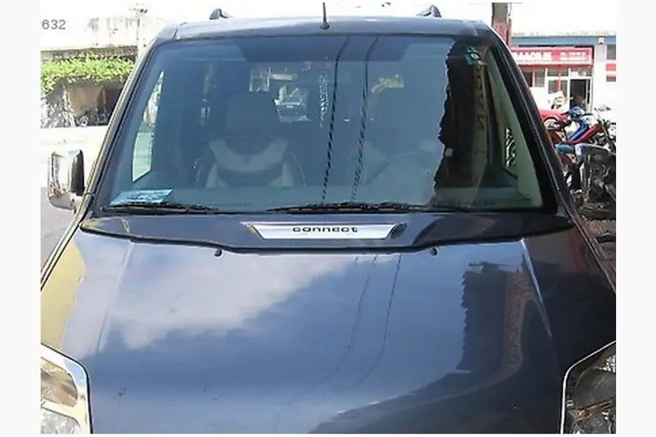 Ford Connect 2002–2006 Deflektor maski (zagruntowany do lakierowania) Image