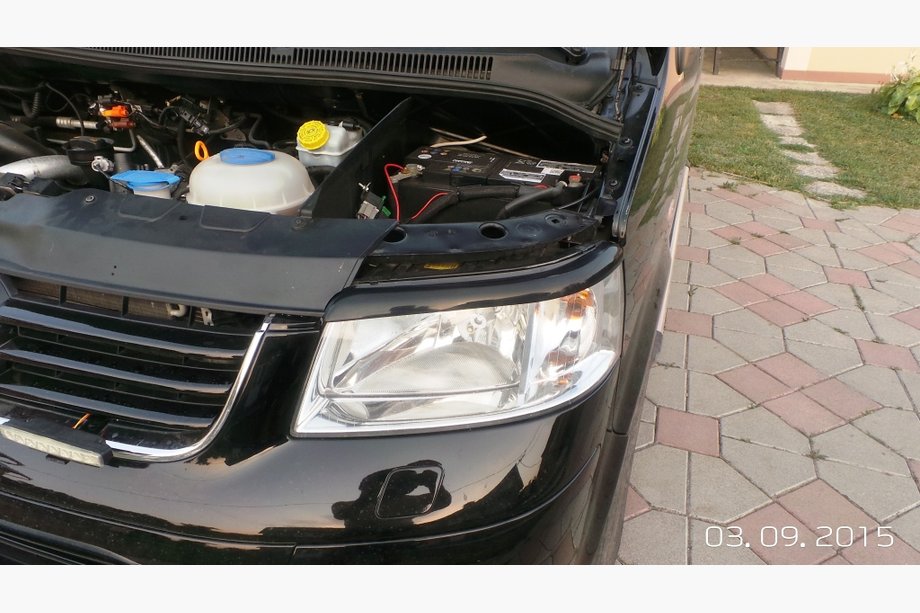 Volkswagen T5 Transporter 2003-2010 Brewki na reflektory (2 szt, czarne) Zdjęcia 2