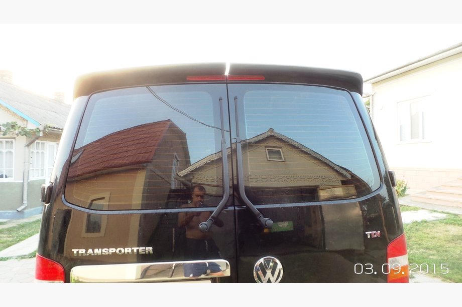 Volkswagen T5 Multivan 2003–2010 Spojler klapy tylnej Anatomik (zagruntowany do lakierowania) Zdjęcia 3