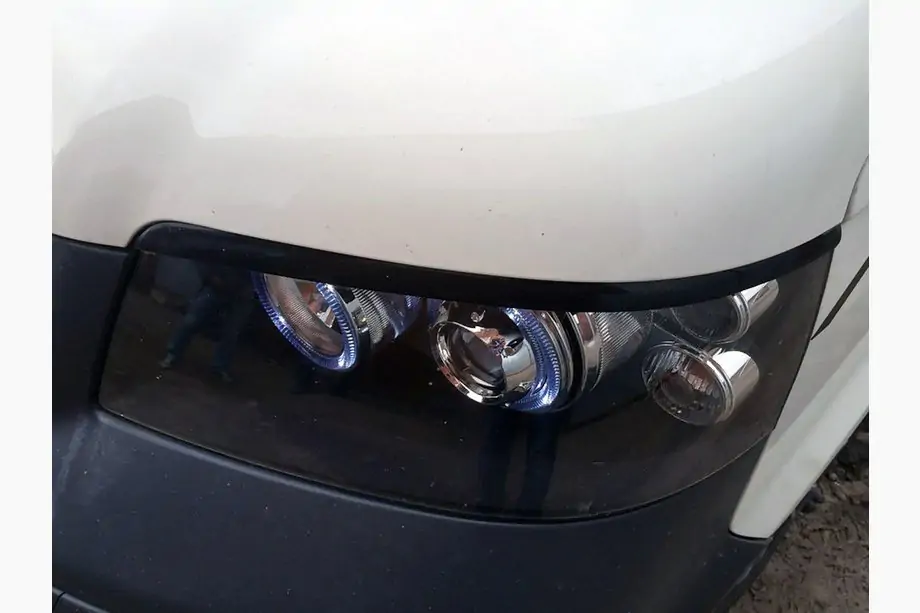 Volkswagen T5 Multivan 2003–2010 Brewki na reflektory (2 szt., plastik, czarne) Image