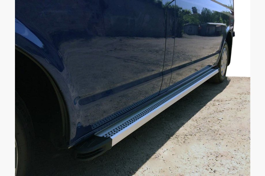 Volkswagen T5 Multivan 2003–2010 Progi Boczne Maya V2 (2 szt., Aluminium) Image