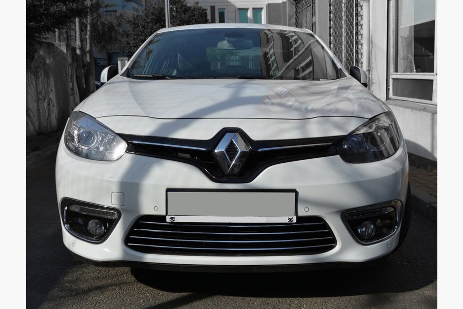 Renault Fluence 2009-2016 Nakładki na kratkę zderzaka (2013↗, stal nierdzewna) Carmos - Turecka Stal Nierdzewna Image