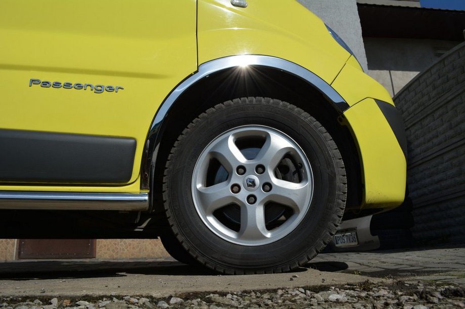 Renault Trafic 2001–2015 Nakładki na nadkola ze stali nierdzewnej (4 szt.) Image