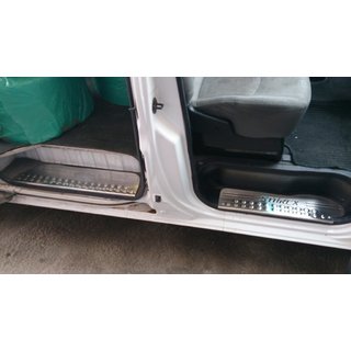 Nakładki progowe OmsaLine (3 szt, stal nierdzewna) Hyundai H200, H1, Starex 1998-2007 zdjęcia 2