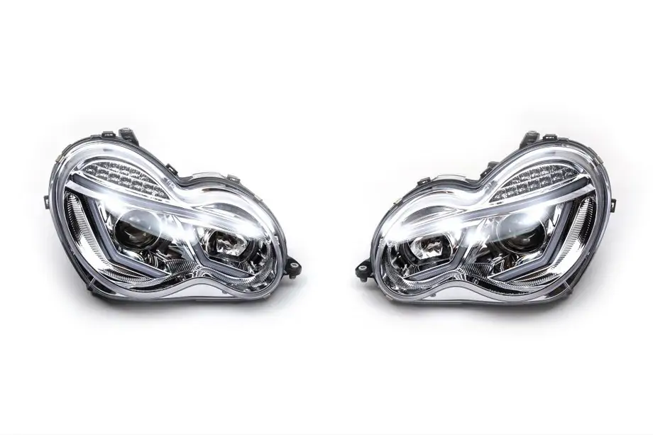 Mercedes C-class W203 2000-2007 Reflektory przednie z LED światłami do jazdy dziennej (2 szt.) Image