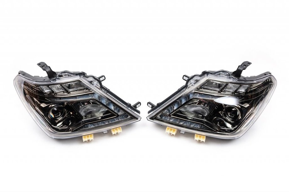 Nissan Patrol Y62 2010-2024 Reflektory Przednie 2010-2020 (1 Soczewka) Image