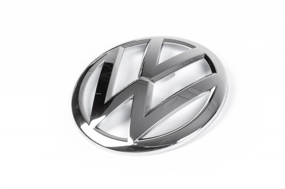 Volkswagen Tiguan 2016-2023 Emblemat tylny (gorna czesc, Oryginal) Image