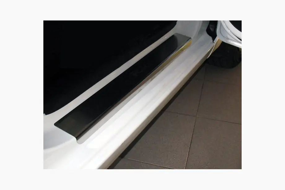 Lada Vesta 2015- Nakładki progowe Nataniko (4 szt., stal nierdzewna) Image