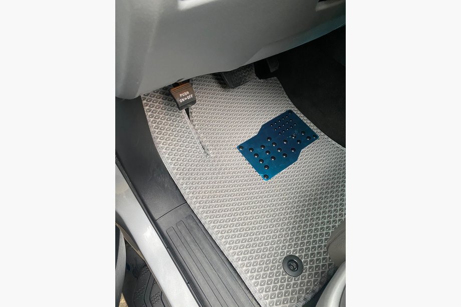 Toyota Sequoia 2007-2022 Dywaniki poliuretanowe 3 rzędy (EVA, szare) Image