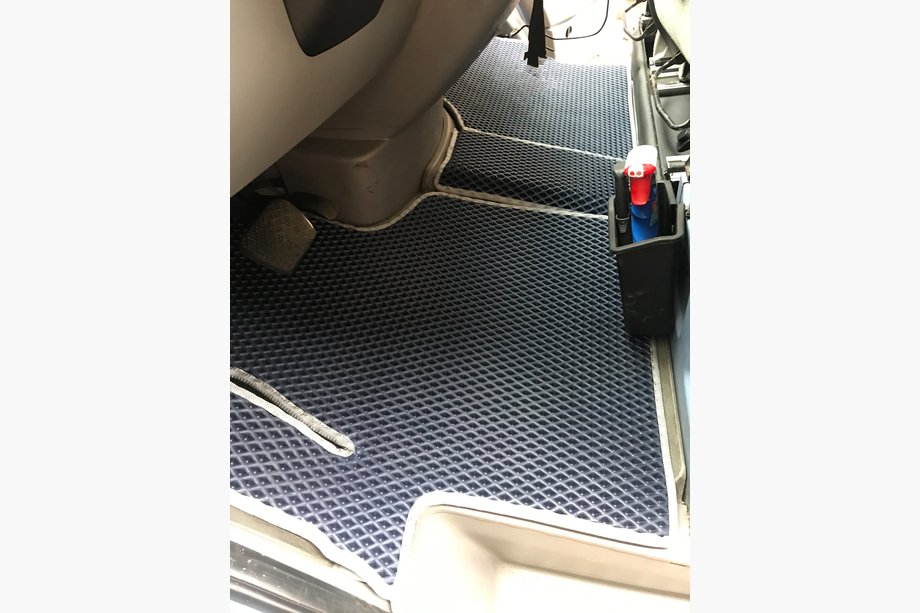Mercedes Sprinter W906 2006–2018 Dywaniki EVA V1 (czarne) Image