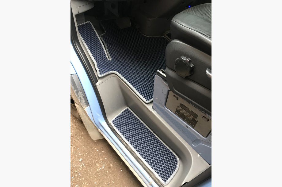 Volkswagen Crafter 2006-2016 Dywaniki na progi EVA (3 szt, czarne) Image
