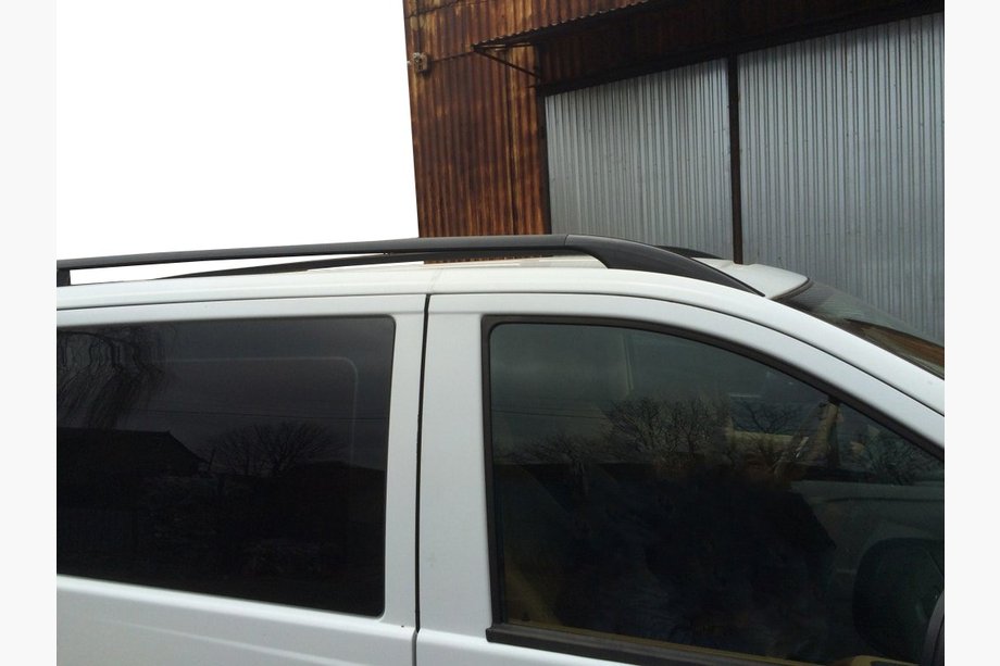 Mercedes Vito W639 2004-2014 Czarne relingi dachowe CAN Oryginalny design (metalowe stopki) Image