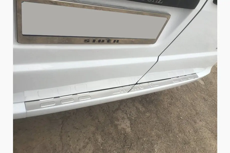 Mercedes Vito W639 2004-2014 Nakładka na tylny zderzak bez rantów (Carmos, stal nierdzewna) Image