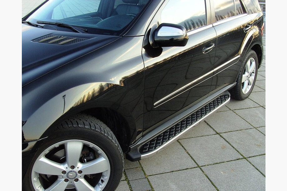 Mercedes GL class X164 2006-2012 Progi Boczne BlackLine (2 szt, Aluminium) Image