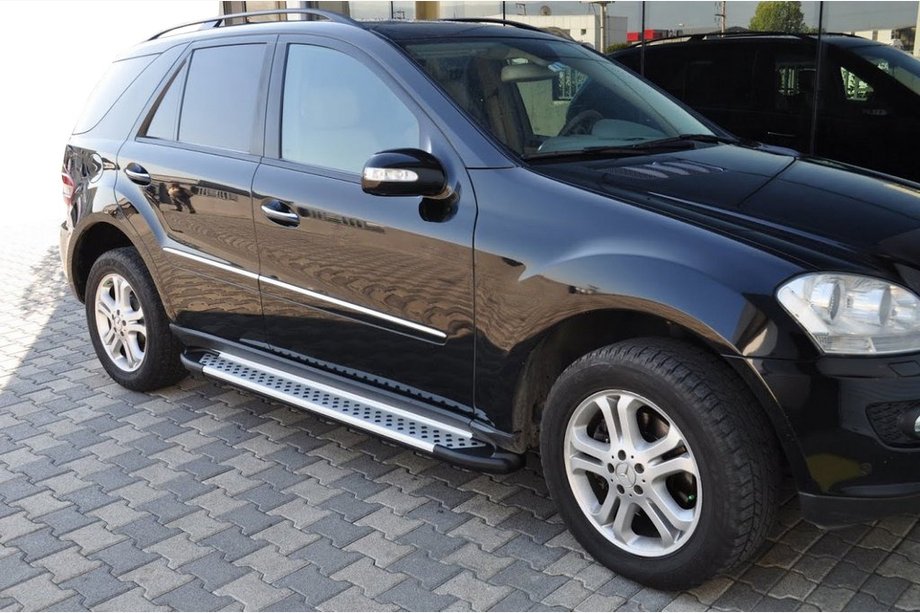 Mercedes ML W164 2005-2011 Progi Boczné Allmond Grey (2 szt., Aluminium) Zdjęcia 1