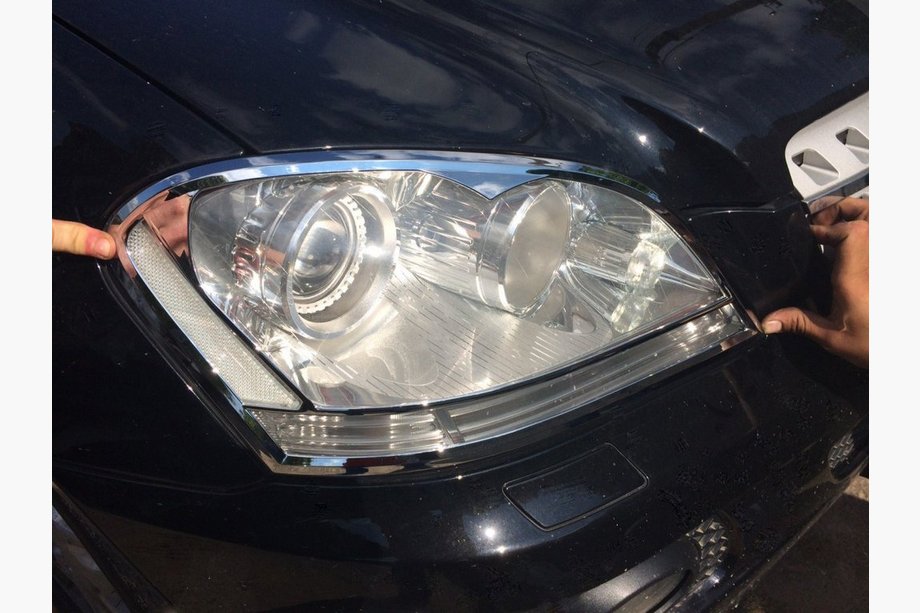 Mercedes ML W164 2005-2011 Chromowane nakladki na reflektory (2 szt, plastik) Image