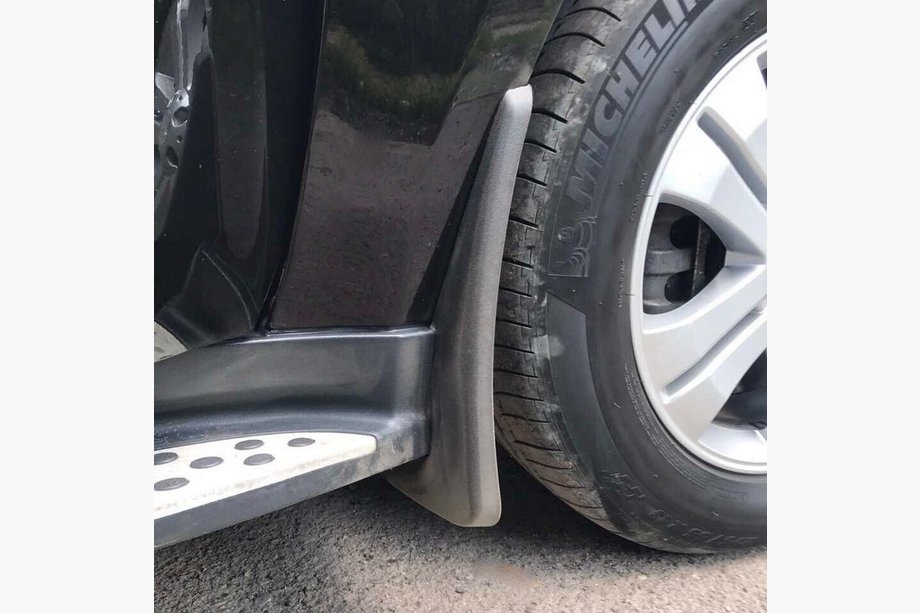 Mercedes GL class X164 2006-2012 Chlapacze Premium (4 szt) Image