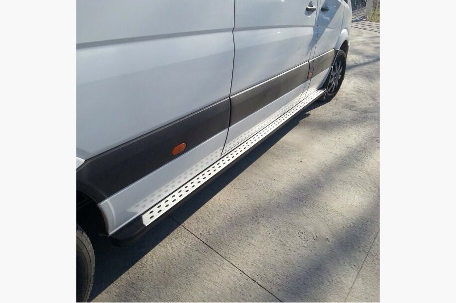 Volkswagen Crafter 2006-2016 Progi Boczné DOT-Line (2 szt., Aluminium) Image
