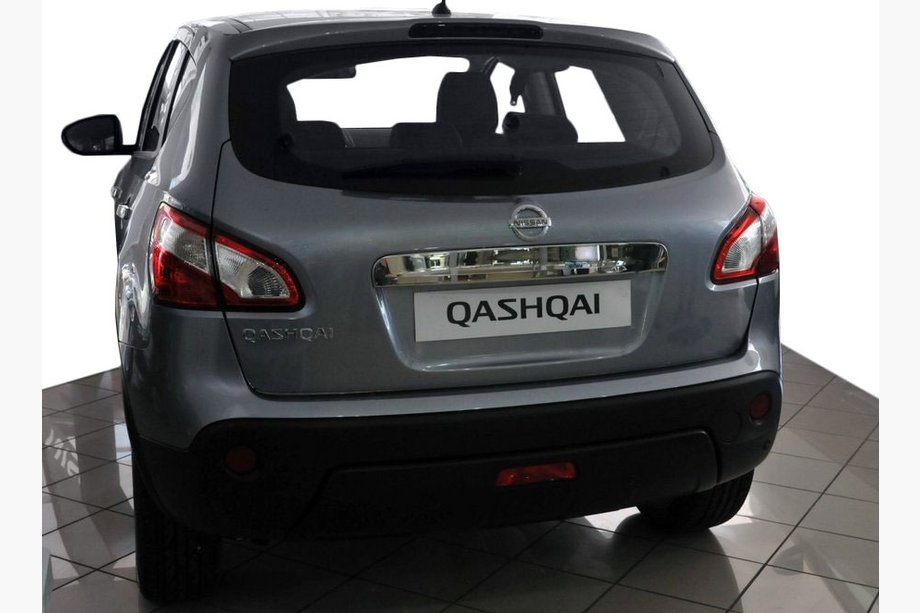Nissan Qashqai 2010-2014 Listwa chromowana nad tablicą rejestracyjną (stal nierdzewna) Bez Przycisku, OmsaLine - Włoska Stal Nierdzewna Image
