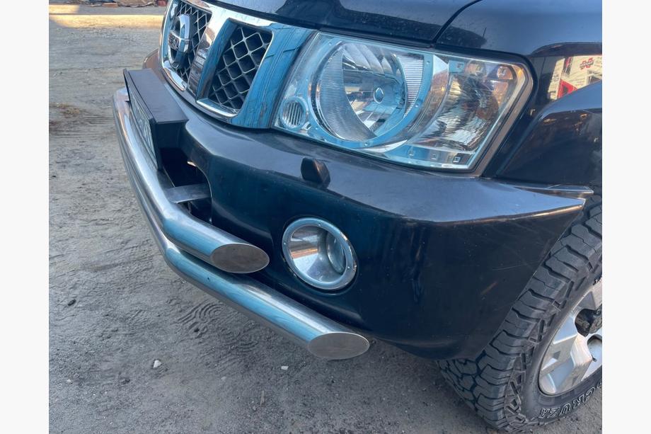 Nissan Patrol Y61 1997-2011 Zderzak przedni kompletny używany (2004-2008) Image