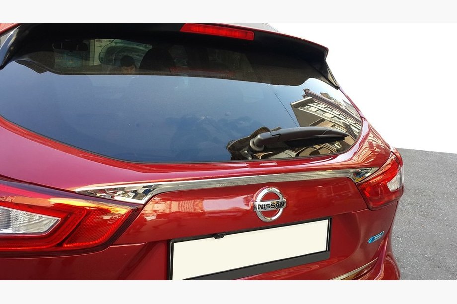 Nissan Qashqai 2014-2021 Listwa chromowana nad tablicą rejestracyjną (stal nierdzewna) Carmos - Turecka Stal Nierdzewna Image