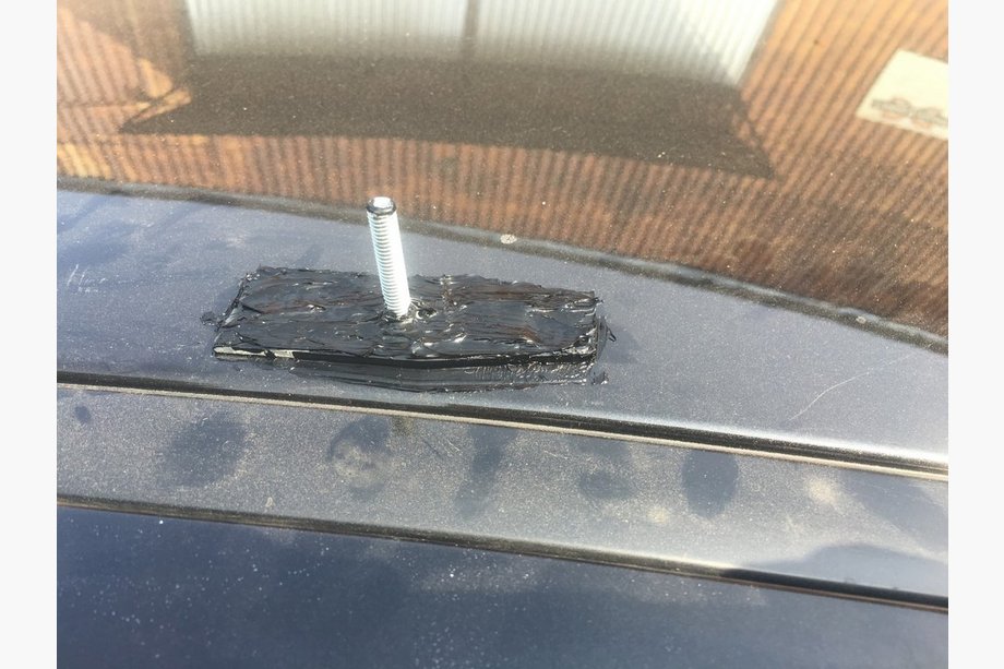 Nissan Qashqai 2010-2014 Czarne relingi dachowe (stopy plastikowe) Stopki plastikowe Zdjęcia 2