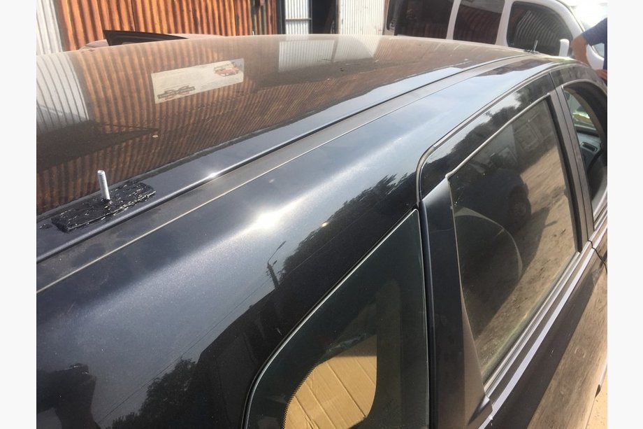 Nissan Qashqai 2010-2014 Czarne relingi dachowe (stopy plastikowe) Stopki plastikowe Zdjęcia 3