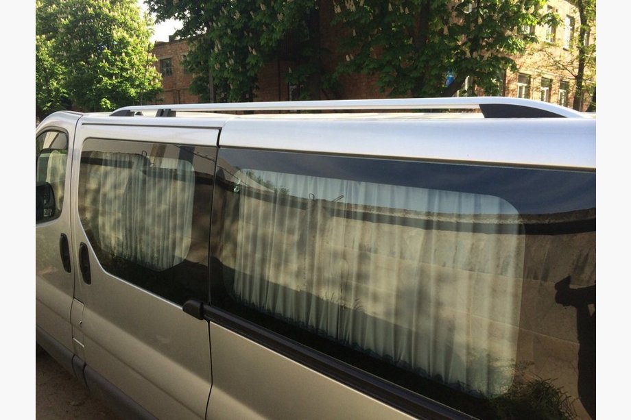 Opel Vivaro 2001–2015 Relingi dachowe Skyport (srebrne) Zdjęcia 2