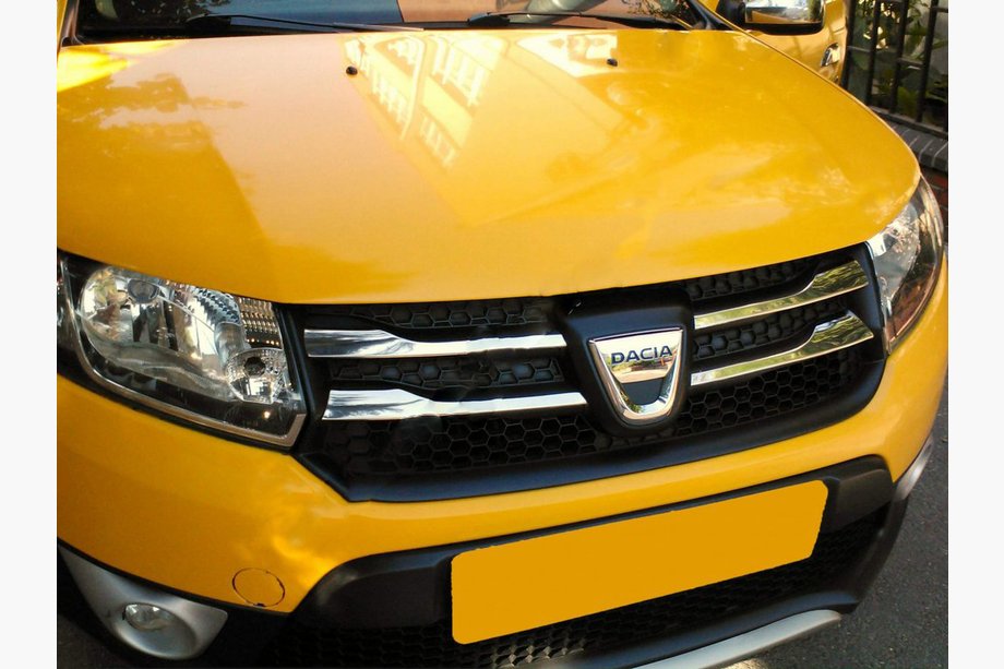 Dacia Sandero 2013-2020 Nakładki na grill chromowane Wersja 2 (4 szt., stal nierdzewna) Image