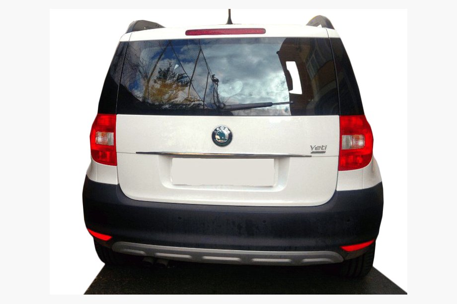 Skoda Yeti 2009-2017 Listwa nad tablicą rejestracyjną (stal nierdzewna) Image