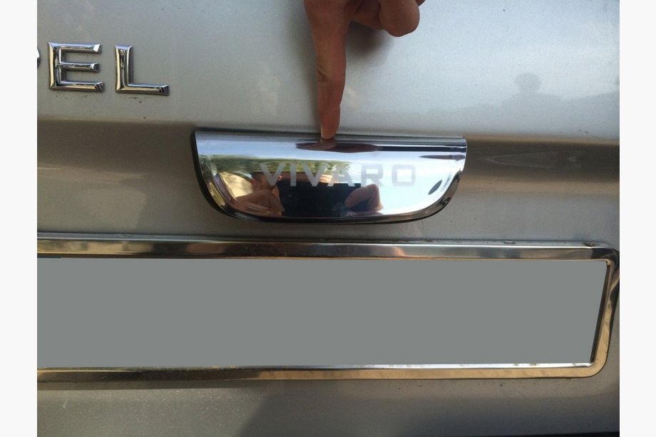 Nissan Primastar 2002-2014 Listwa chromowana nad tablicą rejestracyjną (drzwi skrzydłowe, stal nierdzewna) Image