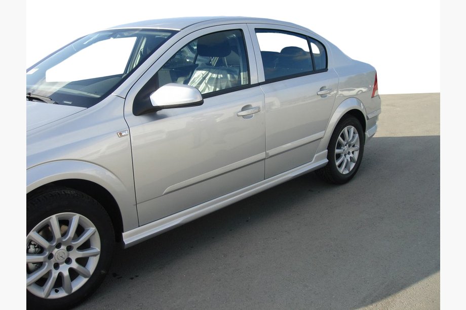 Opel Astra H 2004-2013 Progi Boczne Sedan (zagruntowane do lakierowania) Image