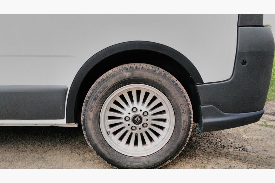 Nissan Primastar 2002-2014 Poszerzenia nadkoli (4 szt., czarne) 2001-2007, czarny metal Zdjęcia 3
