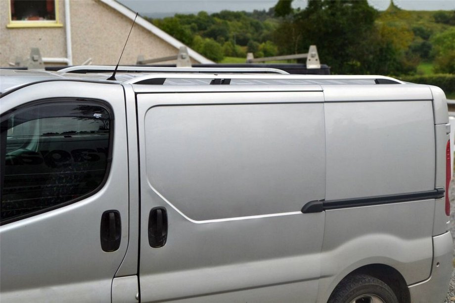 Opel Vivaro 2001–2015 Relingi dachowe Skyport (srebrne) Zdjęcia 3