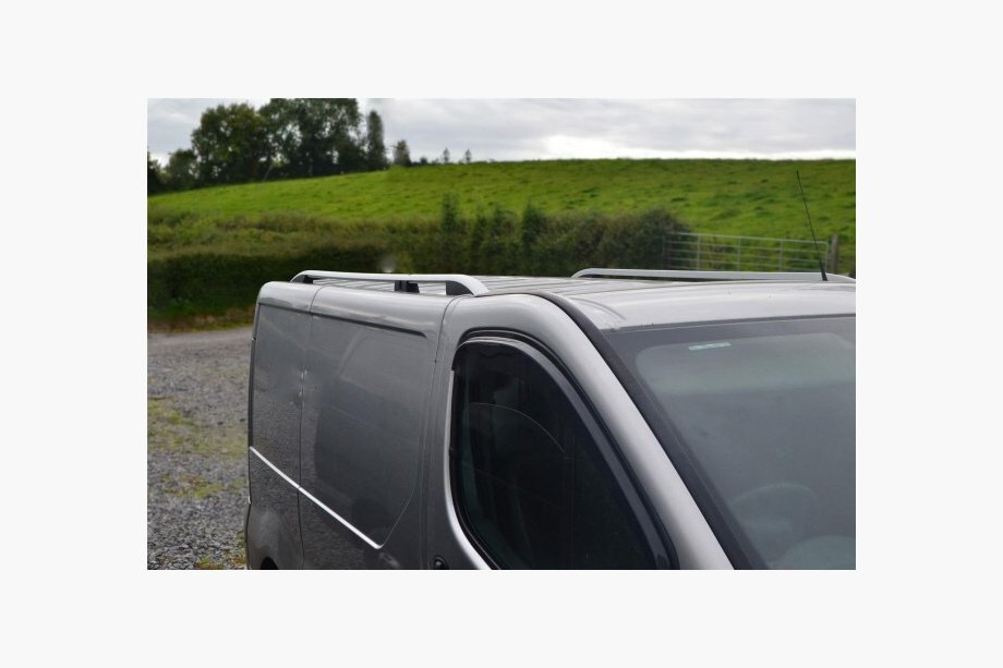 Opel Vivaro 2001–2015 Relingi dachowe Skyport (srebrne) Zdjęcia 5